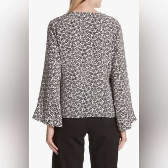 A.L.C. Size 6 Ray Deep V Bell‎ Sleeve Printed Silk Wrap Top Eggshell/Black - Picture 2 of 12